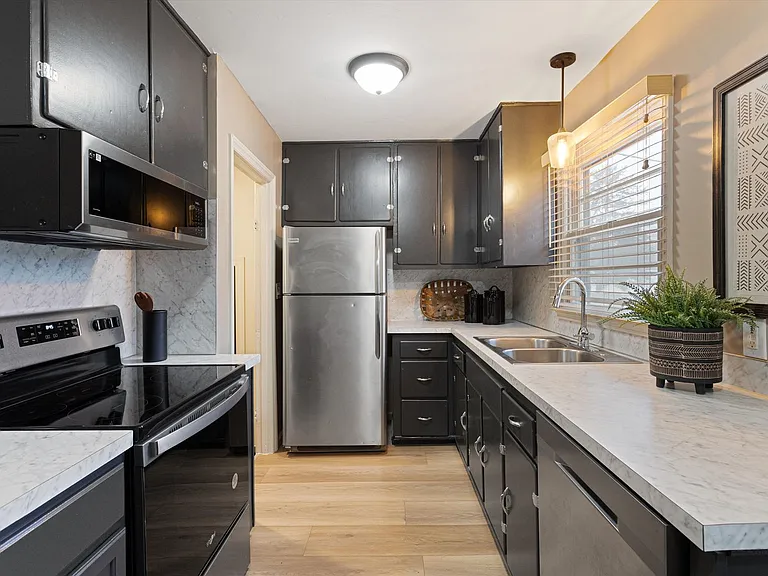 7514 Cass St — Photo 1