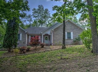 61 Lake Dr, Trenton, GA 30752