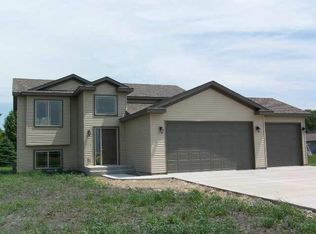 2201 Saint St SW #16, Willmar, MN 56201