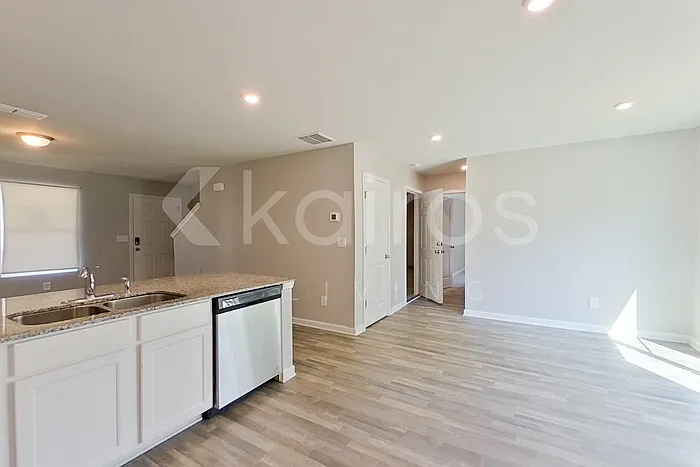 111 Lochwolde Dr — Photo 5