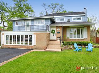 2515 Victor Ave, Glenview, IL 60025