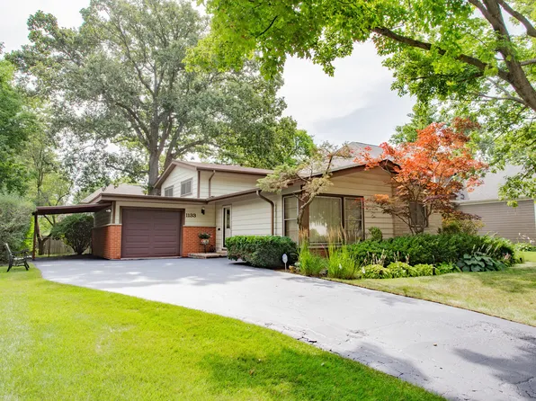1133 Kenton Rd, Deerfield, IL 60015