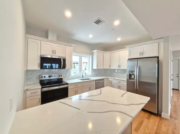 28 Waterside Pkwy #1, Staten Island, NY 10308