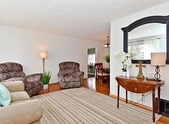 3rd image of 3177 Lansing Dr