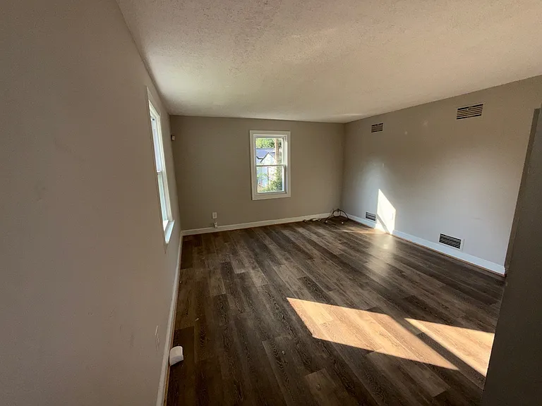7520 Burgess Ln — Photo 27