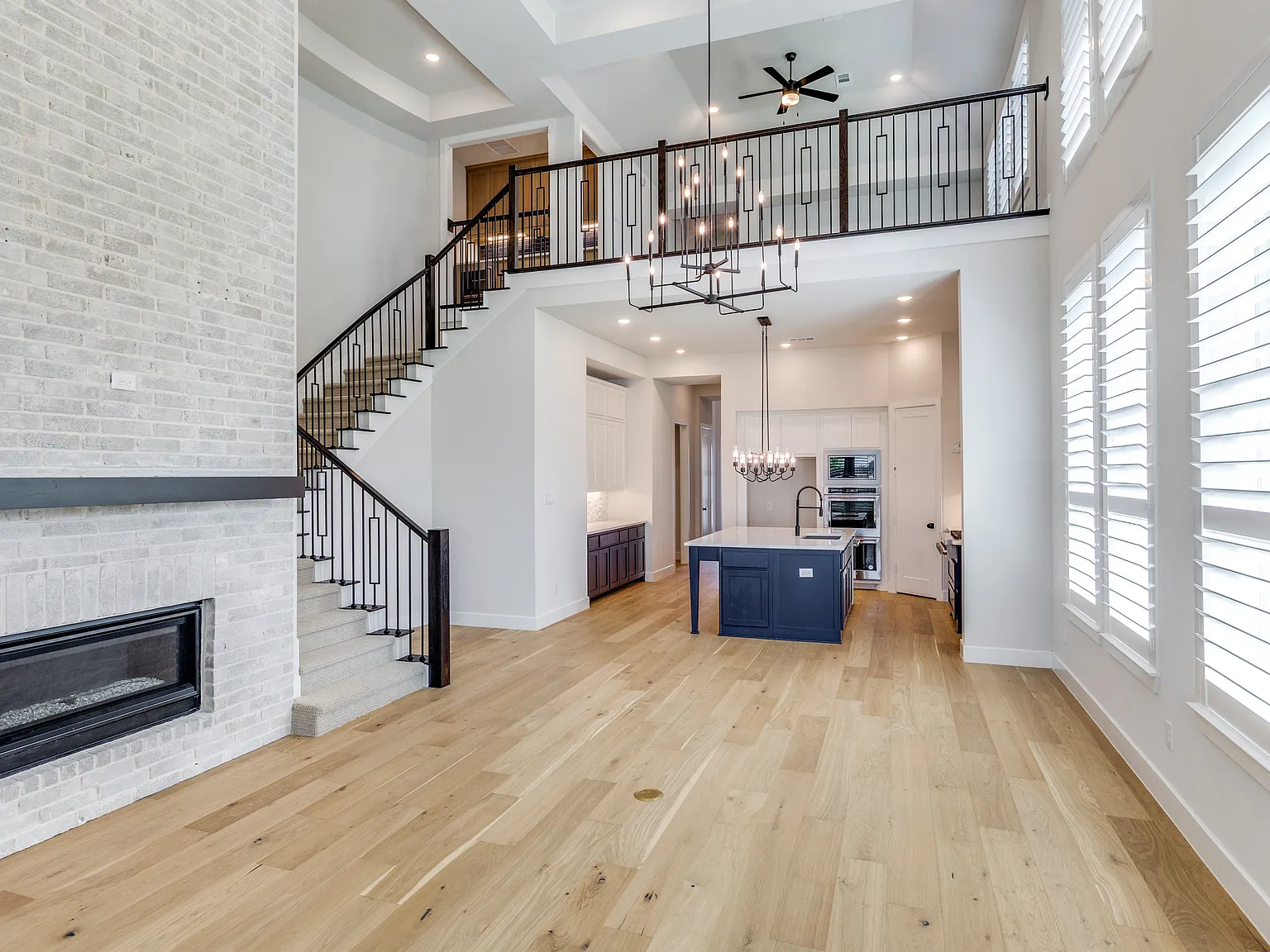 4 bed, 4.5 bath, 3365 sqft, $5,500 — Photo 4