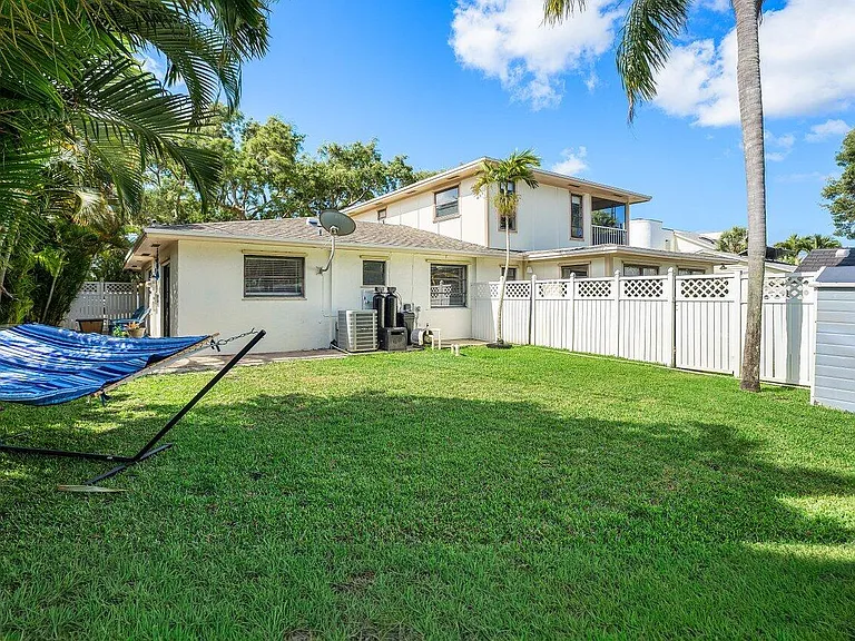 2103 N Palm Cir — Photo 5