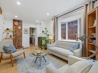 2 1/2 E 23rd St, Hamilton, ON L8V2W6