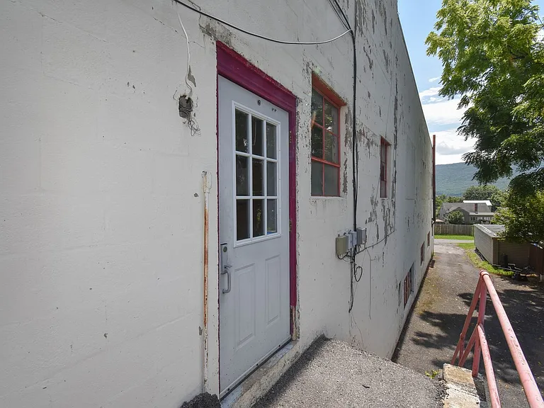 540 High St — Photo 2