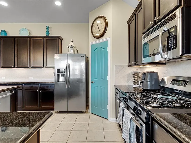 3058 Winterberry Ln — Photo 8