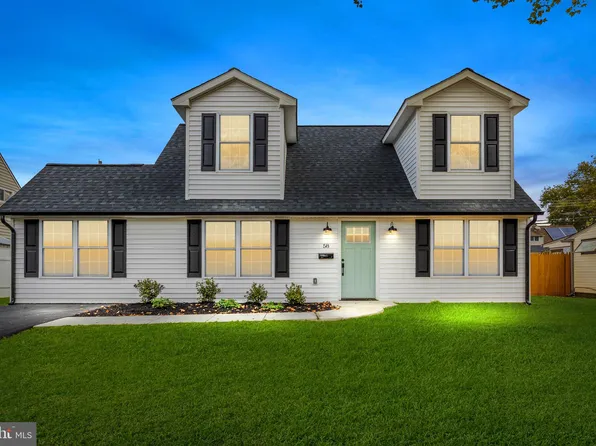 58 Kingwood Ln, Levittown, PA 19055