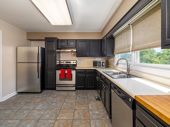 3rd image of 1176 S Dogwood Dr