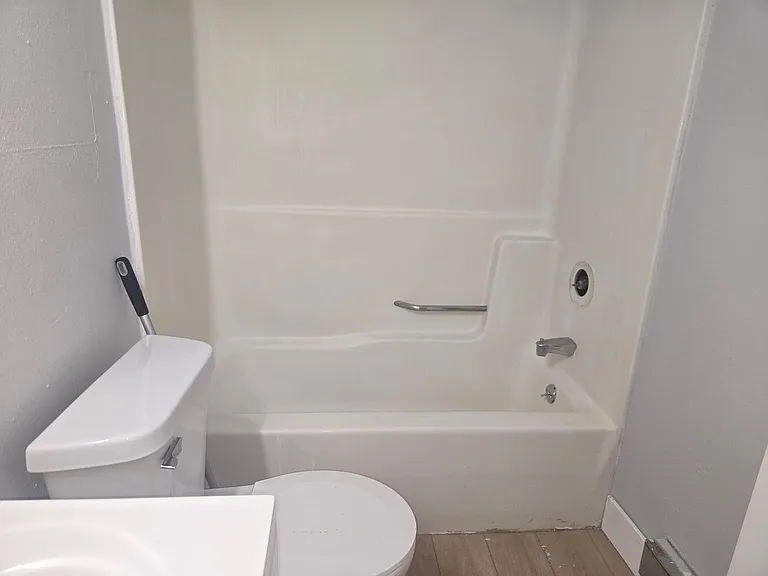 423 State St #1 — Photo 4