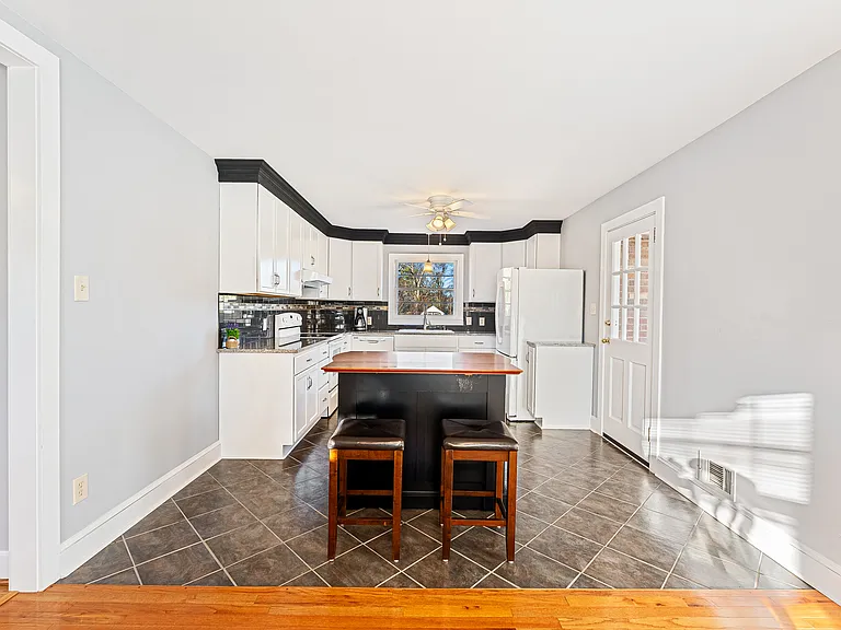 224 Race St — Photo 9