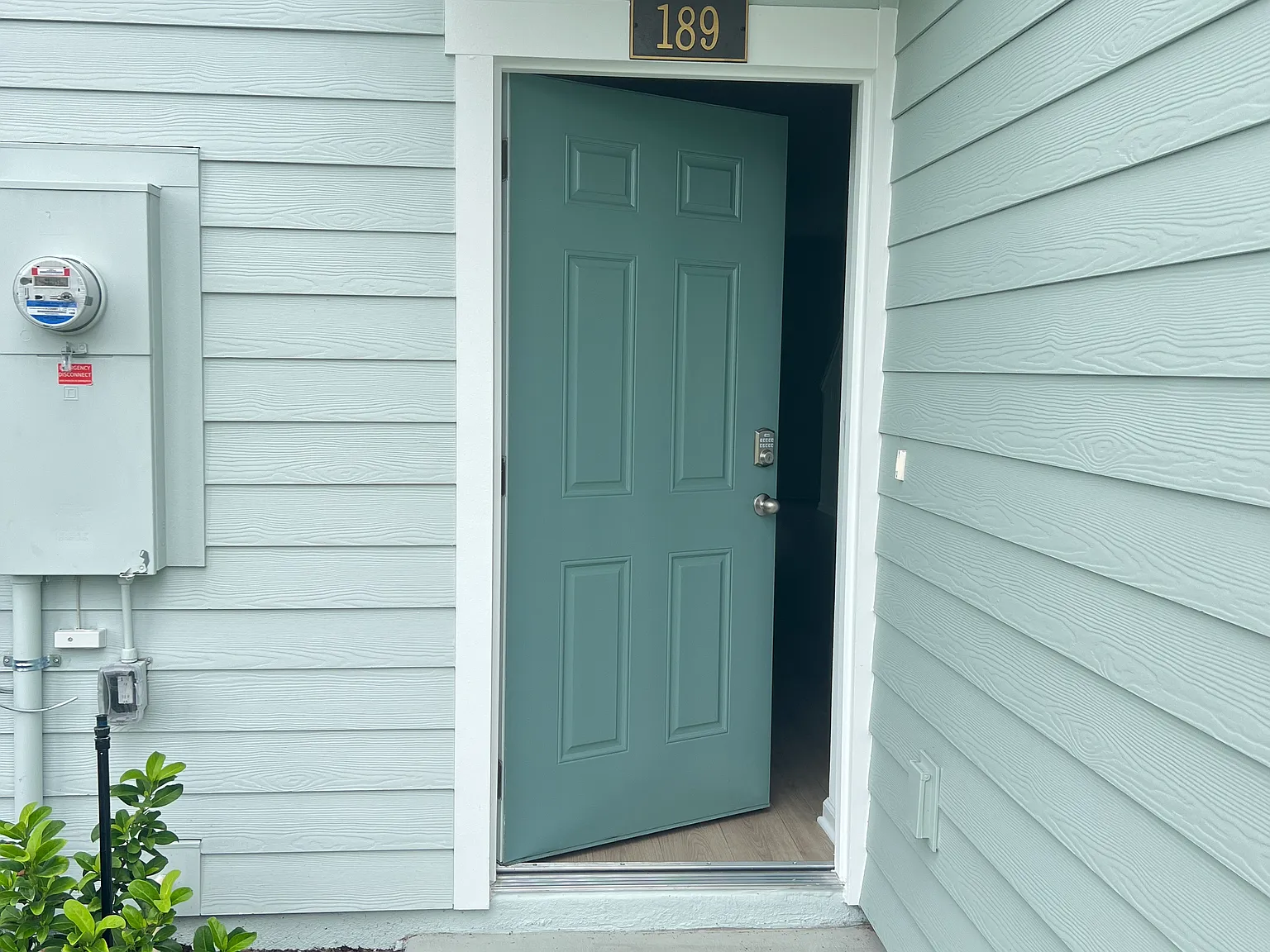 3 bed, 2.5 bath, 1308 sqft, $1,975 — Photo 2