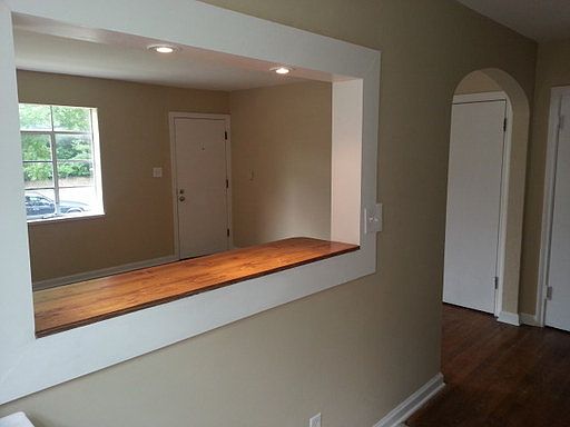 2nd image of 710 Rockford Ave APT 1