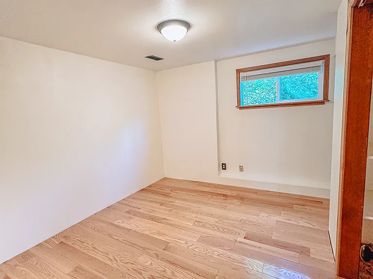 1216 Walz Ave — Photo 9