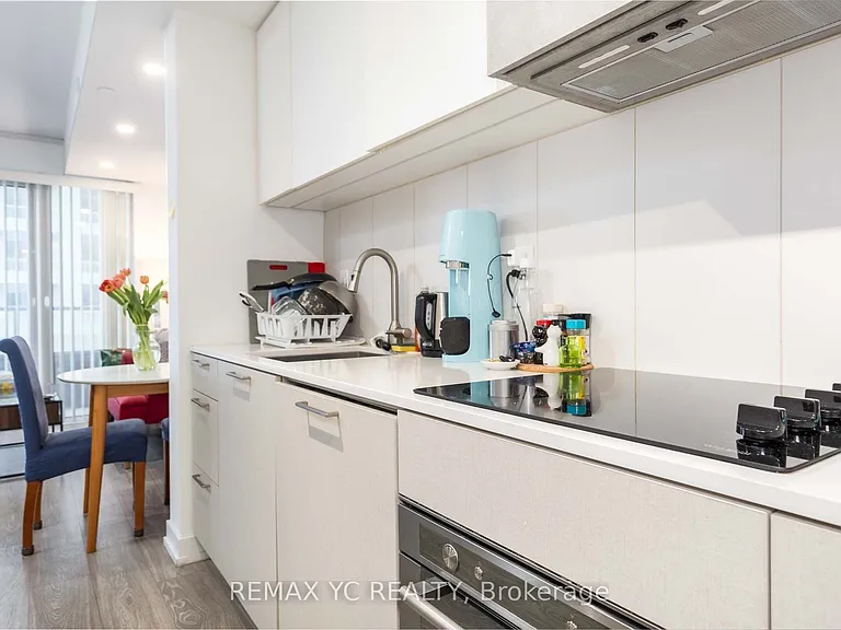 19 Western Battery Rd #801 — Photo 5