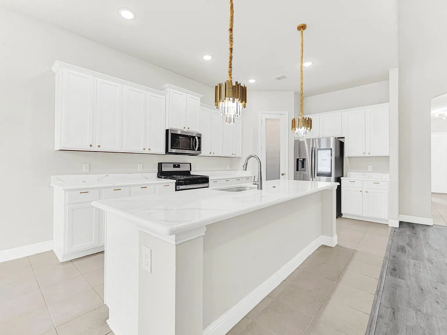 5 bed, 3255 sqft, $3,250 — Photo 2