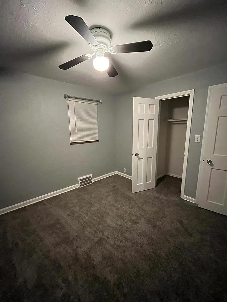 4 bed, 1.5 bath, 1287 sqft, $1,900 — Photo 4
