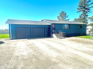 405 21st St SW, Jamestown, ND 58401