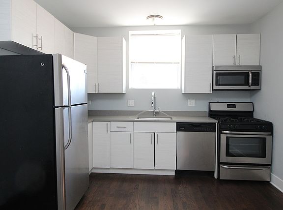 2nd image of 2128 N Sawyer Ave APT 1W