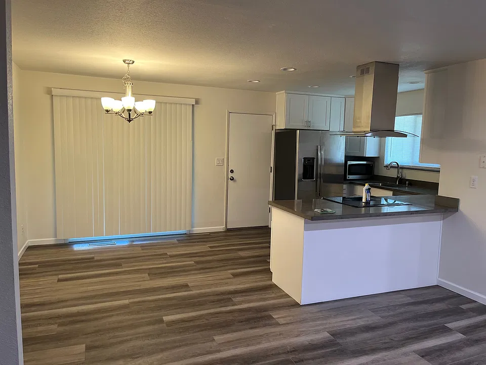 2485 Hampton Way