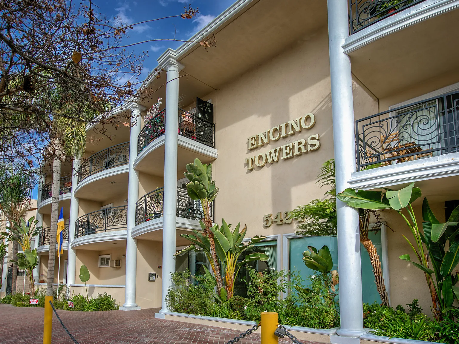 Encino Arms — Photo 4