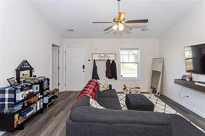 415 Conifer St — Photo 5