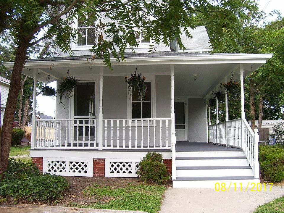2nd image of 808 Dunlewy St