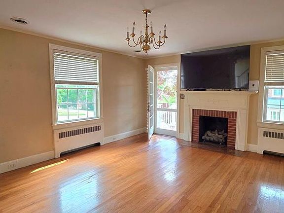 2nd image of 616 Mulberry Rd