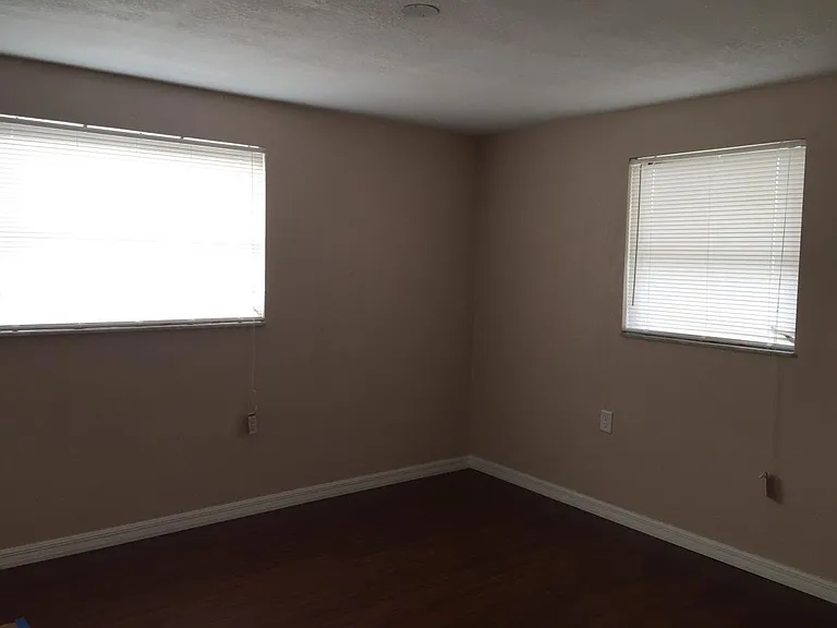 5204 Forest Hills Dr — Photo 15