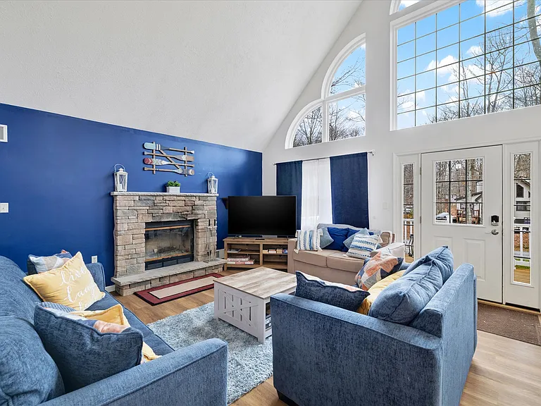 309 Stroud Ct — Photo 6