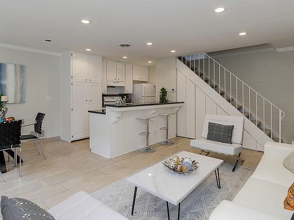 3rd image of 371 N 1st St