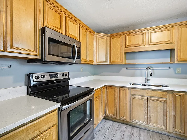 1419 E Jean St — Photo 37