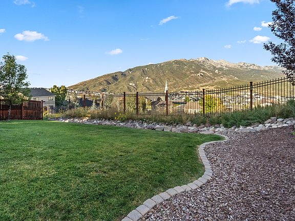 3rd image of 14961 Winged Bluff Ln