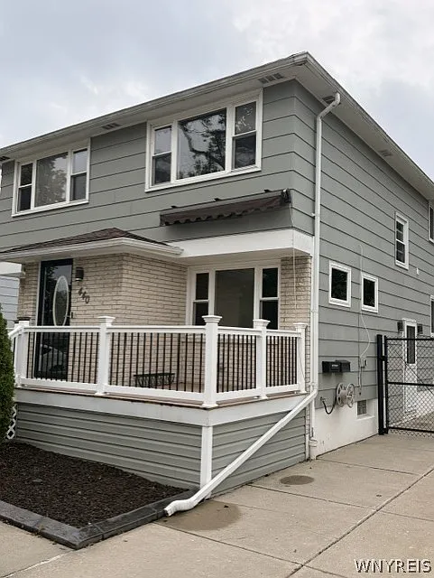 3 bed, 1.0 bath, 2296 sqft, $2,100 — Photo 3