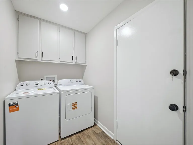 2304 Devonshire St — Photo 14