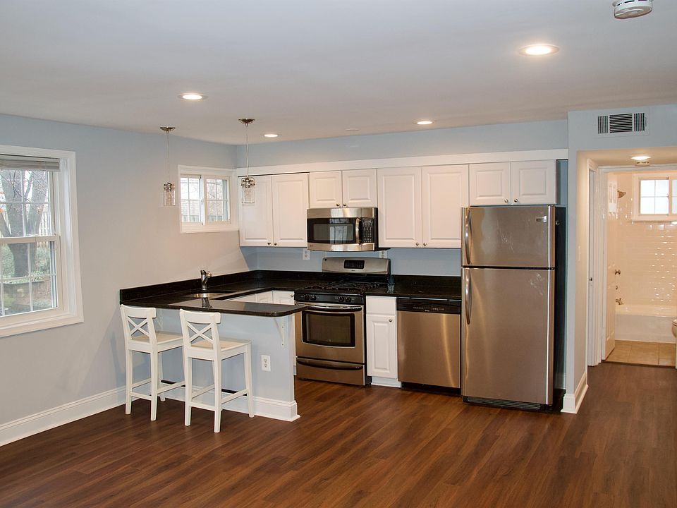 1st image of 1931 N Cameron St APT 9