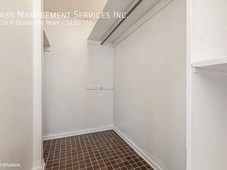 1430 N Dearborn Pkwy — Photo 24