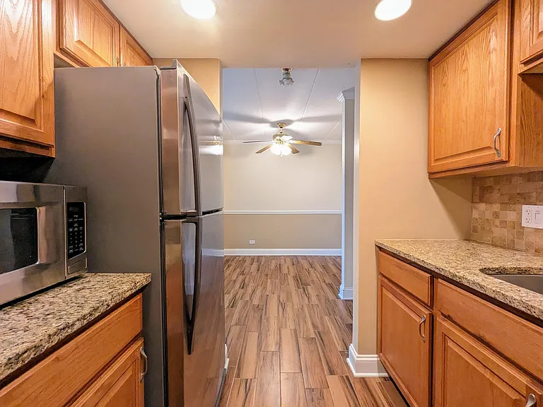1 Renaissance Pl — Photo 4