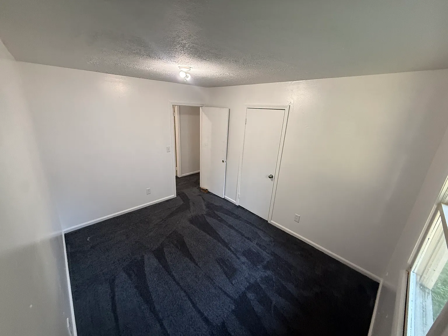3 bed, 925 sqft, $1,200 — Photo 3