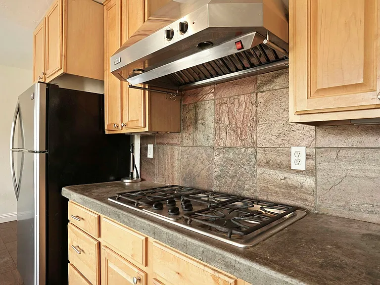 451 Marengo Ave — Photo 9