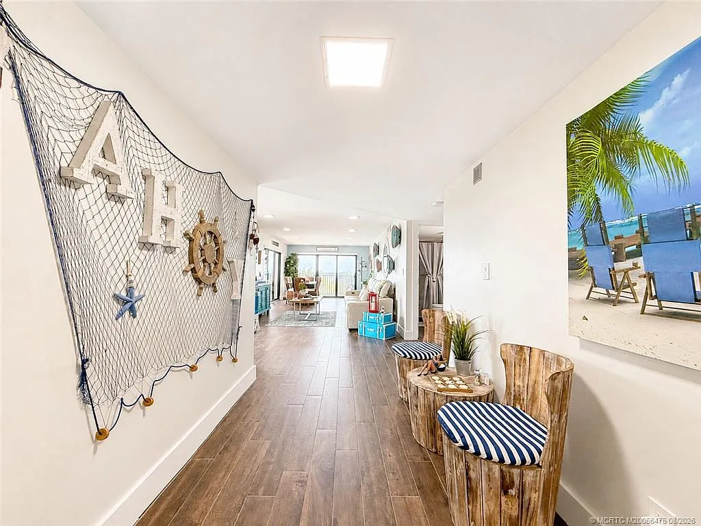 3 bed, 2.0 bath, 1372 sqft, $3,400 — Photo 2