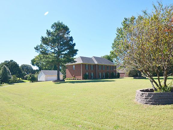 3rd image of 8125 Hunters Creek Dr