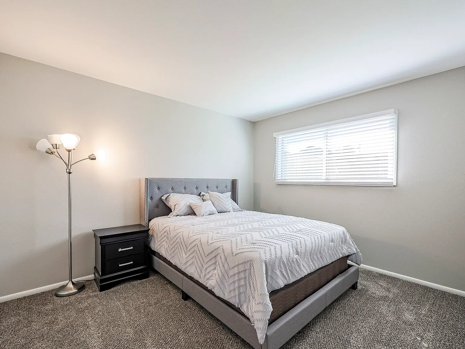 4 bed, 4.0 bath, 2995 sqft, $789 — Photo 2