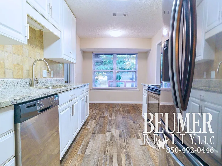 231 S 69th Ave — Photo 5