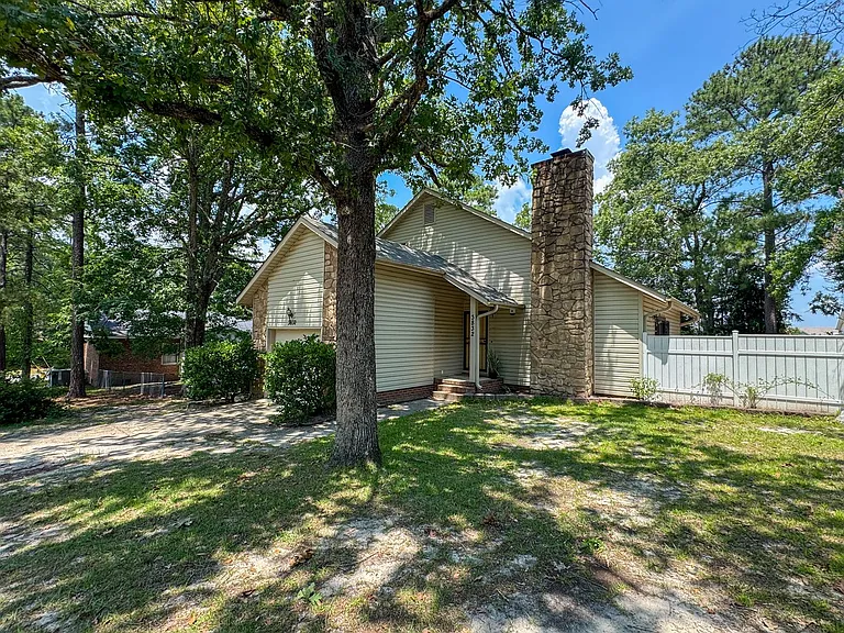 3832 Sarasota Dr — Photo 2