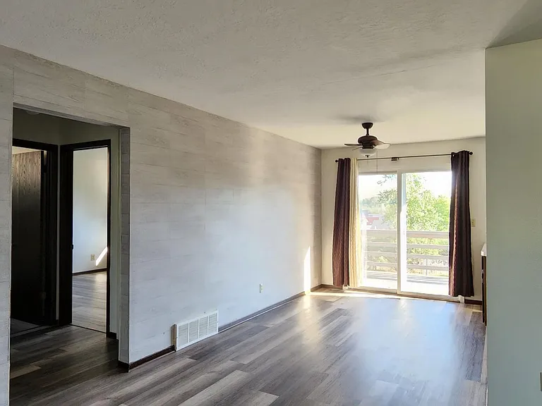 224 Glacier Dr — Photo 3