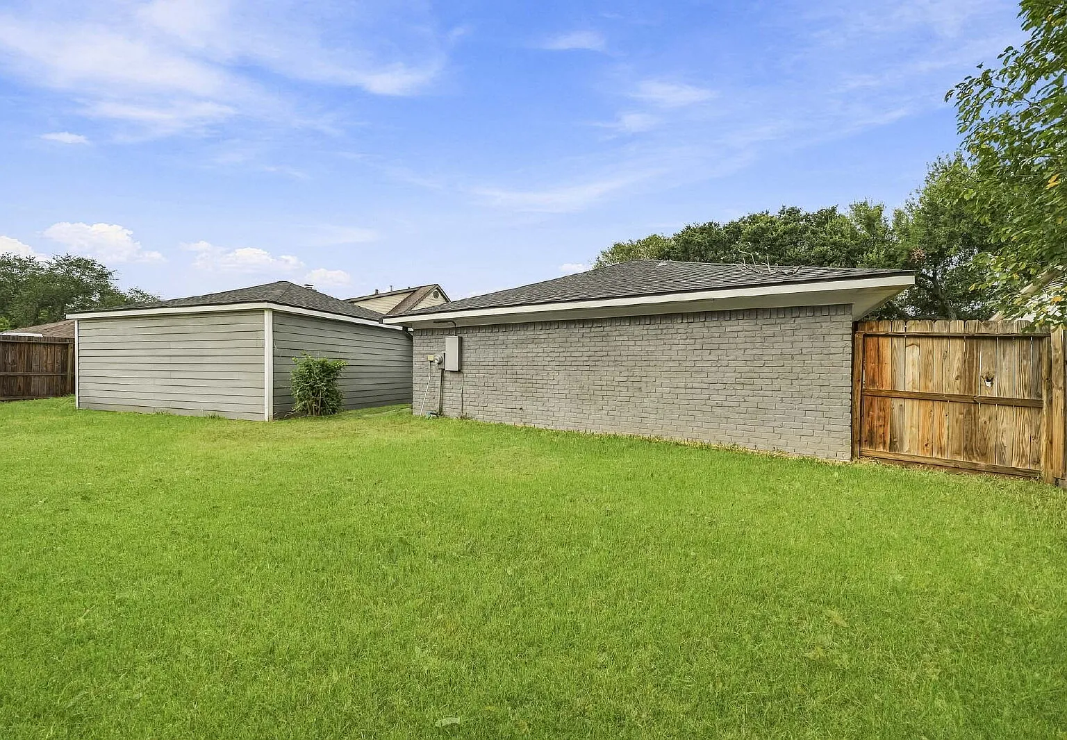 3 bed, 2.0 bath, 2178 sqft, $2,300 — Photo 4